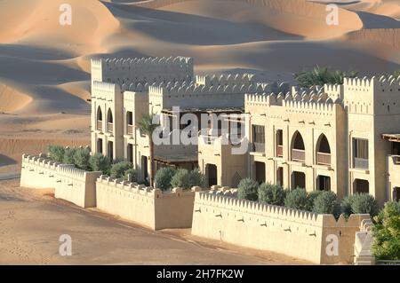 EMIRATI ARABI UNITI. ABU DHABI. L'HOTEL ANANTARA QASR AL SARAB DESERT RESORT SI TROVA A 220 KM DALLA CAPITALE ABU DHABI. È STATO COSTRUITO IO Foto Stock