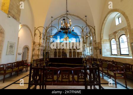 21-11-2021. gerusalemme-israele. Una vista interna della sinagoga centrale e antica, che prende il nome dal Rabbi Yochanan ben Zakkai. Nel quartiere ebraico di Jer Foto Stock