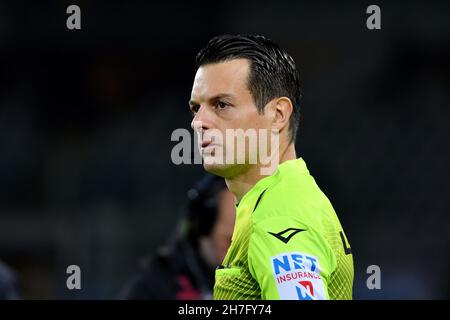 Torino, Italia. 22 novembre 2021. Ivano Pezzuto arbitro durante la Serie A 2021/22 match tra Torino FC e Udinese Calcio allo Stadio Olimpico Grande Torino il 22 novembre 2021 a Torino Photo ReportterTorino Credit: Independent Photo Agency/Alamy Live News Foto Stock