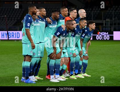 Torino, Italia. 22 novembre 2021. Team di Udinese Calcio durante la Serie A 2021/22 match tra Torino FC e Udinese Calcio allo Stadio Olimpico Grande Torino il 22 novembre 2021 a Torino Photo ReportterTorino Credit: Independent Photo Agency/Alamy Live News Foto Stock