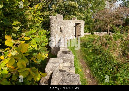 Castell Aberlleiniog Castello rovine. Llangoed, Isola di Anglesey (Ynys Mon), Galles del Nord, Regno Unito Foto Stock