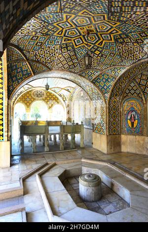 IRAN. TEHERAN. IL PALAZZO GOLESTAN (PALAZZO DEI FIORI). LA RICCA DECORAZIONE DELLA KHALVAT E KARIM KHANI È STATA FATTA NEL 1759. Foto Stock