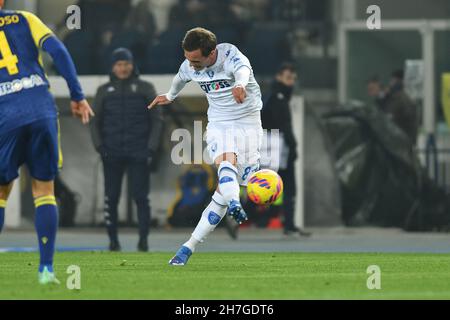 Verona, Italia. 22 novembre 2021. liam henderson (empoli) durante il Hellas Verona FC vs Empoli FC, Campionato italiano di calcio A a Verona, Italia, Novembre 22 2021 Credit: Independent Photo Agency/Alamy Live News Foto Stock