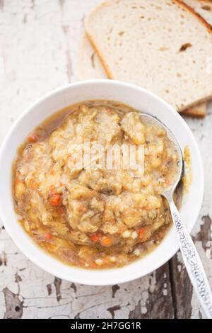 Grochowka - densa zuppa di fagiolini, con pancetta e verdure Foto Stock