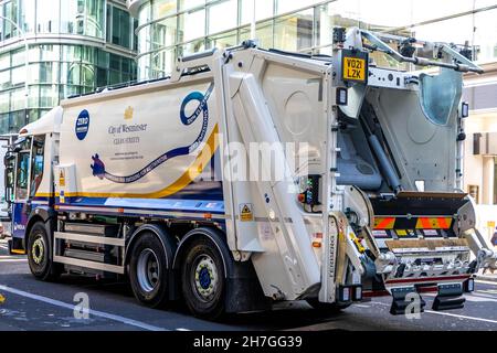 Victoria Westminster Londra Inghilterra UK, 7 novembre 2021, ecologico veicolo elettrico raccolta rifiuti Victoria Street Londra Foto Stock