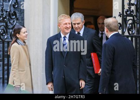 Downing Street, Londra, Regno Unito. 23 novembre 2021. Oliver Dowden, deputato, Ministro senza portafoglio. I ministri lasciano oggi la riunione del Gabinetto a Downing Street. Credit: Imagplotter/Alamy Live News Foto Stock