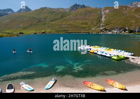 Tignes 2100 resort e lago, Haute-Tarentaise, massiccio della Vanoise, Savoia (73), Auvergne-Rhone-Alpes, Francia Foto Stock