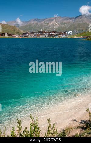 Tignes 2100 resort e lago, Haute-Tarentaise, massiccio della Vanoise, Savoia (73), Auvergne-Rhone-Alpes, Francia Foto Stock