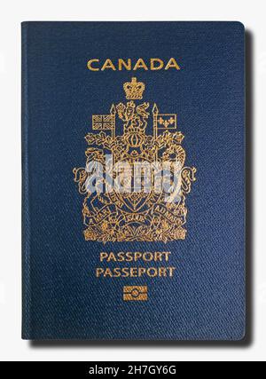 Primo piano su un passaporto canadese isolato su sfondo bianco. Foto Stock