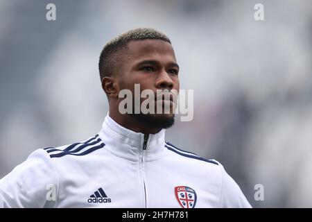 Reggio Emilia, Italia. 21 Nov 2021. Keita Balde (Cagliari Calcio) nel corso degli Stati Uniti Sassuolo vs Cagliari Calcio, Italia, Novembre 21 2021 Credit: Independent Photo Agency/Alamy Live News Foto Stock