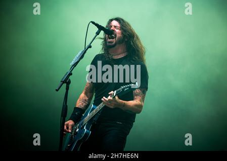 LONDRA, LONDON STADIUM, 23 GIUGNO 2018: Dave Grohl, chitarrista, cantante e fondatore della band americana Foo Fighters che si esibisce dal vivo sul palco per il “concrete and Gold” World tour 2017/2018 Foto Stock