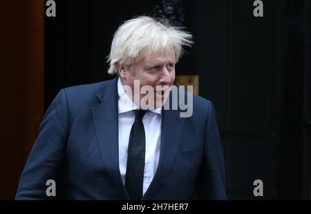 Londra, Inghilterra, Regno Unito. 23 novembre 2021. IL primo ministro britannico BORIS JOHNSON dà il benvenuto al presidente di Israele Isaac Herzog al 10 Downing Street. (Credit Image: © Tayfun Salci/ZUMA Press Wire) Foto Stock