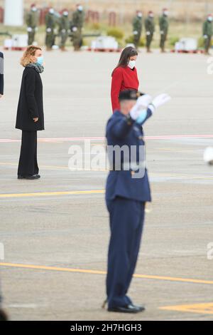 Madrid, Madrid, Spagna. 23 novembre 2021. Regina Letizia di Spagna partenza per Stockhoklm per 3 giorni Visita di Stato in Svezia all'aeroporto di Adolfo Suarez Madrid Barajas il 23 novembre 2021 a Madrid, Spagna (Credit Image: © Jack Abuin/ZUMA Press Wire) Credit: ZUMA Press, Inc./Alamy Live News Foto Stock