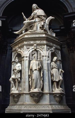 Monumento funebre a Carlo Emmanuele II, Duca di Savoia 1850Tomba Cappella della Sacra Sindone - Torino Palazzo reale - Tomba Cappella della Sacra Sindone - Palazzo reale di Torino, Italia ( progettato dall'architetto Guarino Guarini e costruito alla fine del XVII secolo (1668-1694), Durante il regno di Carlo Emmanuele II, duca di Savoia. La cappella fu costruita per ospitare la Sindone di Torino, una reliquia religiosa ritenuta da molti la tomba di Gesù di Nazaret. Foto Stock