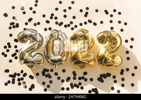 palloncini nero, argento e oro. primo piano sullo sfondo Foto stock - Alamy