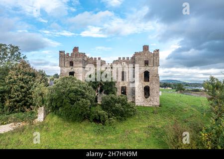 Vista aerea della città storica di Raphoe e il castello rimane nella contea di Donegal - Irlanda. Foto Stock