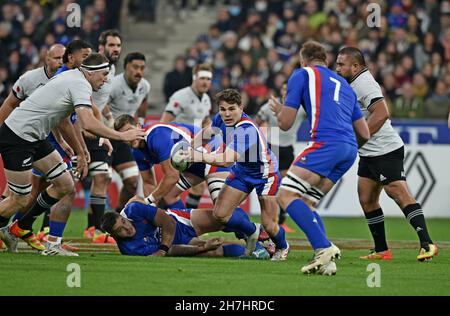 Francia Nazionale Rugby misnum-Half Antoine Dupont (#9) in azione durante una tappa tra Nuova Zelanda tutti neri e la Francia a Rugby Autumn Internatione Foto Stock