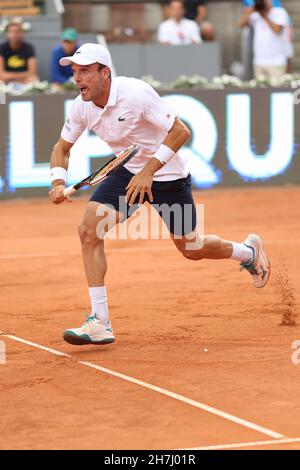 Roberto Bautista-APT (ESP) in azione al Kitzbuehel Open 2021,Kitzbuhel,Tirolo,Austria. Foto Stock