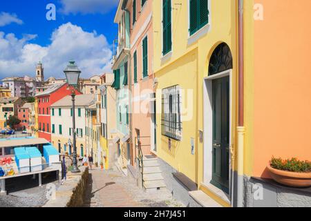 Il pittoresco villaggio di Bogliasco, Bogliasco, Liguria, Italia, Europa Foto Stock