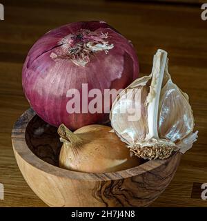 Particolare di ciotola di cipolle e aglio, Pennsylvania USA Foto Stock