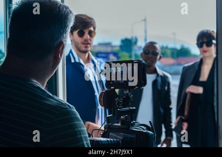 Video di giovani imprenditori multietnici Foto Stock