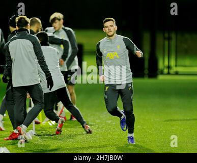 Kirkby, Liverpool, Inghilterra; 23 novembre 2021; Centro di formazione Axa, Kirkby, Liverpool, Inghilterra; il treno del Liverpool FC in vista della loro partita di calcio Champions League contro il FC Porto il 24 novembre: Andrew Robertson di Liverpool Credit: Action Plus Sports Images/Alamy Live News Foto Stock