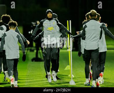 Kirkby, Liverpool, Inghilterra; 23 novembre 2021; Centro di formazione Axa, Kirkby, Liverpool, Inghilterra; il treno del Liverpool FC in vista della loro partita di calcio Champions League contro il FC Porto il 24 novembre: Fabinho di Liverpool Credit: Action Plus Sports Images/Alamy Live News Foto Stock