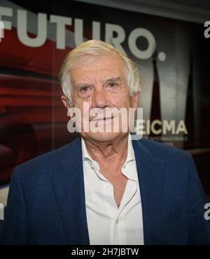 Milano, Italia. 23 novembre 2021. Milano, Italia EICMA 2021 Rho Fiera Federica Masolin, Giacomo Agostini ospiti testimonial nella foto: Giacomo Agostini Credit: Independent Photo Agency/Alamy Live News Foto Stock