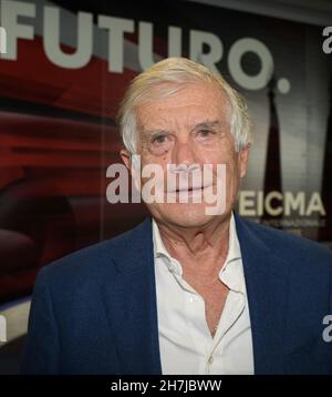 Milano, Italia. 23 novembre 2021. Milano, Italia EICMA 2021 Rho Fiera Federica Masolin, Giacomo Agostini ospiti testimonial nella foto: Giacomo Agostini Credit: Independent Photo Agency/Alamy Live News Foto Stock