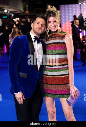 Joel Dommett e Hannah Cooper partecipano all'ITV Palooza che si tiene presso il Royal Festival Hall, Southbank Centre, Londra. Data foto: Martedì 23 novembre 2021. Foto Stock