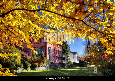 DE - BAVIERA: Autunnale giardino privato scena a Bad Tölz (HDR-Fotografia) Foto Stock