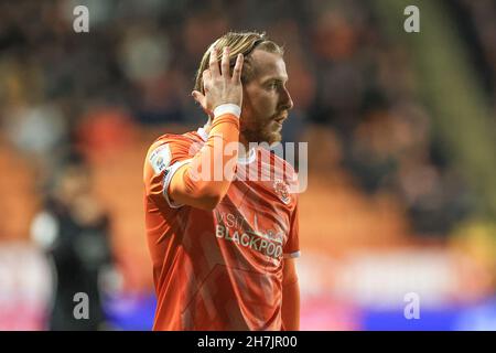 Blackpool, Regno Unito. 23 novembre 2021. Josh Bowler #11 di Blackpool durante la partita a Blackpool, Regno Unito, il 11/23/2021. (Foto di Mark Cosgrove/News Images/Sipa USA) Credit: Sipa USA/Alamy Live News Foto Stock