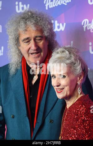 Londra, Regno Unito. 23 novembre 2021. Brian May e Anita Dobson hanno partecipato all'ITV Palooza che si è tenuto presso il Royal Festival Hall, Southbank Centre, Londra. Data foto: Martedì 23 novembre 2021. Il credito fotografico dovrebbe essere: Matt Crossick/Empics/Alamy Live News Foto Stock