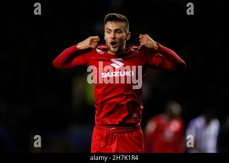 Daniel Harvie #21 di Milton Keynes Dons reagisce all'arbitro Foto Stock