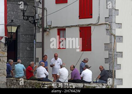 Nel bacino del porto di Mundaka, Riserva della Biosfera di Urdaibai, Paesi Baschi, Spagna Foto Stock