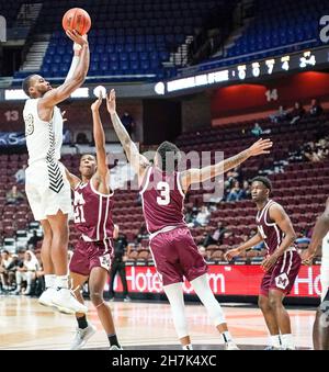 Uncasville, CT, USA. 23 novembre 2021. Novembre 23. 2021: Glen Abram reti due come WVSU sconfigge Morehouse 71-66 nel gioco del coso del Chris Paul HBCU Tip off ospitato dal BHOF e presentato da Hotels.com alla Mohegan Sun Arena di Uncasville, Connecticut. DaN HearyEclipse SportswireCSM/Alamy Live News Foto Stock