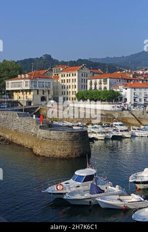 Bacino del porto e Place Mundaka, Riserva della Biosfera di Urdaibai, Paesi Baschi, Spagna Foto Stock