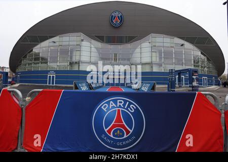 Parigi, Francia, 20 novembre 2021. Una vista generale dell'ingresso principale dello stadio prima della partita Ligue 1 al Parc des Princes di Parigi. Il credito d'immagine dovrebbe essere: Jonathan Moscrop / Sportimage Foto Stock