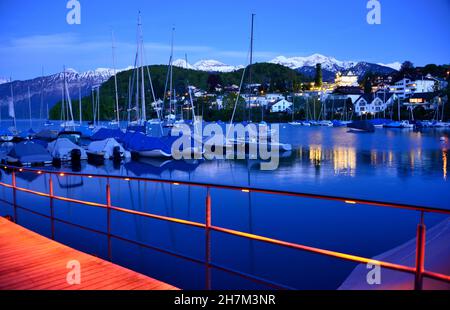 Vista serale da Spiez sul lago Thun, Oberland Bernese, Svizzera Foto Stock