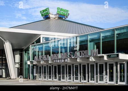 Seattle - 21 novembre 2021; ingresso all'atrio dell'Alaska Airlines presso la Climate Pedge Arena nel quartiere Lower Queen Anne di Seattle Foto Stock