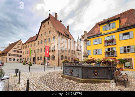 Altrathausplatz a Wörnitztor in Dinkelsbuehl, Baviera, Germania Foto Stock