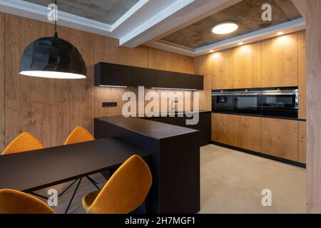 Cucina interna di appartamento moderno Foto Stock