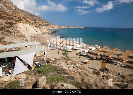 Draghi- Spiaggia, Costa Sud, Creta, Grecia, Europe Promenade con ristoranti sulla spiaggia di Myrtos, Costa Sud, Creta, Grecia, Europa Foto Stock