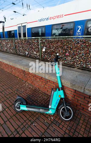 E-scooter, e-scooter sistema di noleggio, Colonia, Renania settentrionale-Vestfalia, Germania Foto Stock