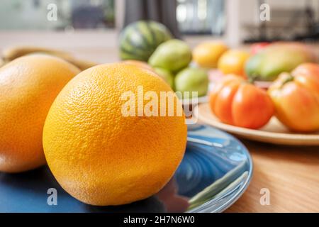 Questo agrume è una combinazione naturale di fibra, potassio, licopene e vitamina C. anche se molti timidi via dal suo gusto tra acido e amaro Foto Stock