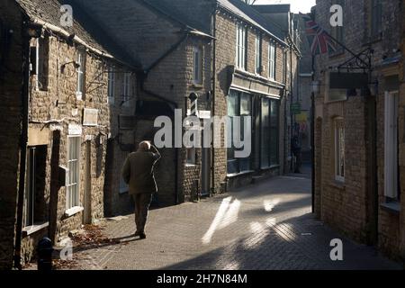 Novembre luce del sole in Church Walk, Stow-on-the-Wold, Gloucestershire, Inghilterra, Regno Unito Foto Stock