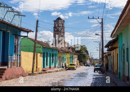 Colorati edifici coloniali nelle strade di Trinidad, Cuba Foto Stock