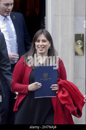 L'ambasciatore israeliano a Londra Tzipi Hotovely lascia il 10 Downing Street dopo colloqui bilaterali tra Boris Johnson e il presidente Isaac Herzog. Londo Foto Stock