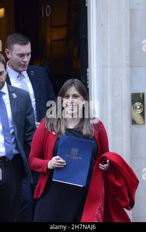 L'ambasciatore israeliano a Londra Tzipi Hotovely lascia il 10 Downing Street dopo colloqui bilaterali tra Boris Johnson e il presidente Isaac Herzog. Londo Foto Stock