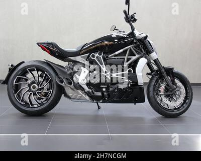 Ducati XDiavel moto: Vista laterale presso una concessionaria a São Paulo - São Paulo - Brasile. Foto Stock